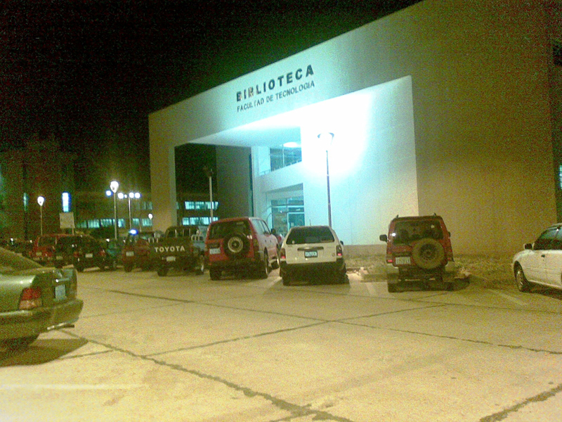 Fachada de noche.jpg