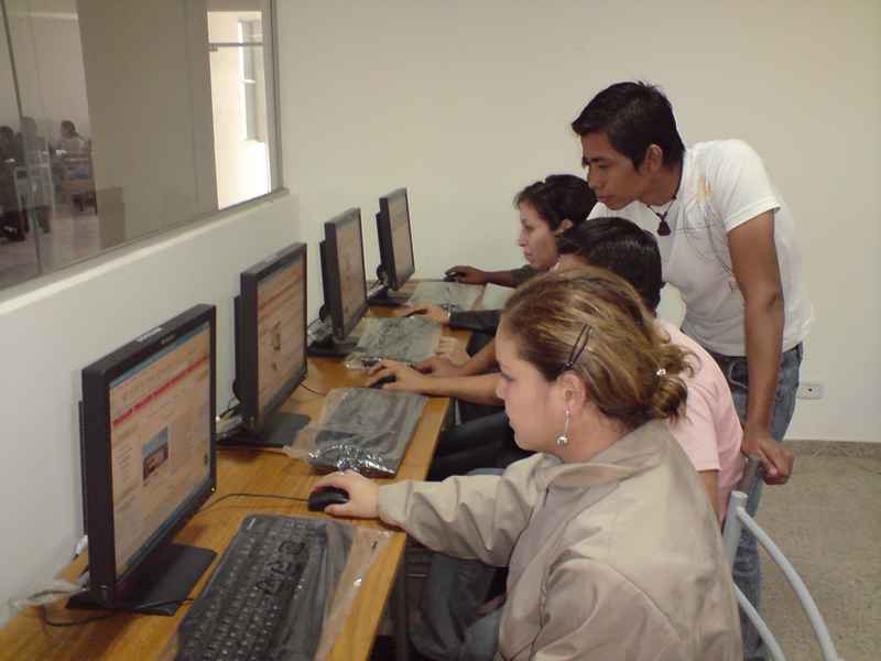 Enseñando el manejo de la pág. Web.JPG