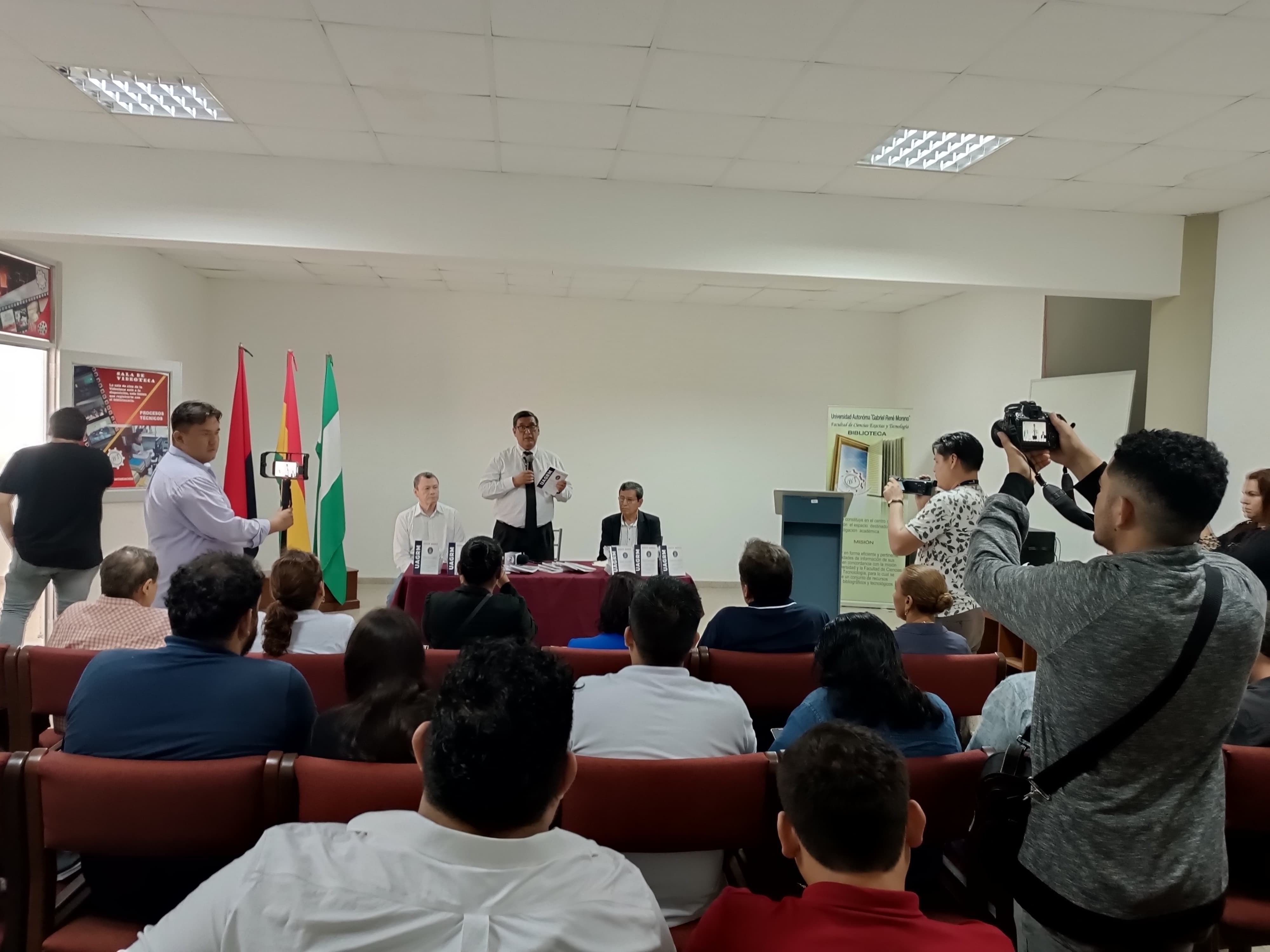 Entrega Estatuto UAGRM abril-2024.jpg